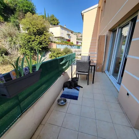Jolie T2 Sur Entre Monaco Et Italie *